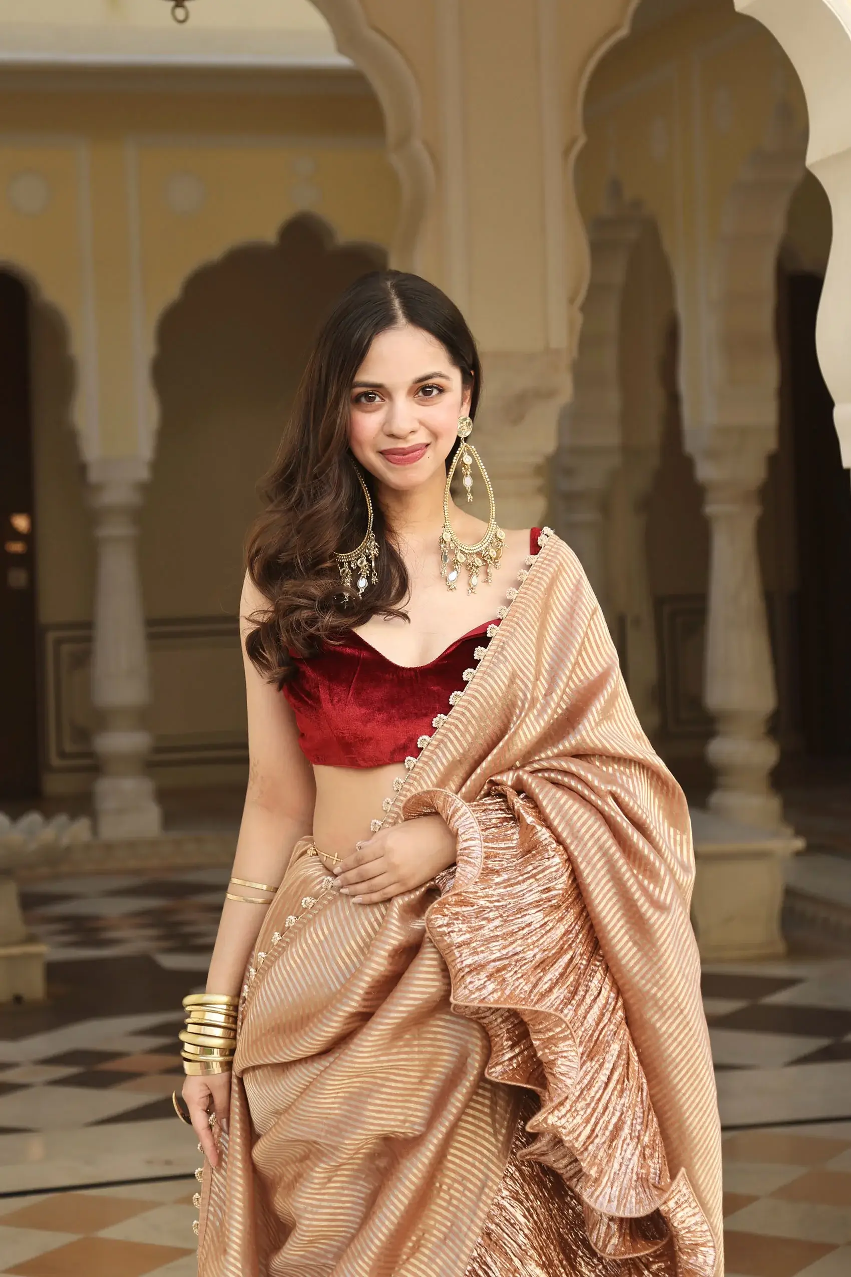 Nitanshi Goel in a Champagne tissue and metallic saree - Image 3